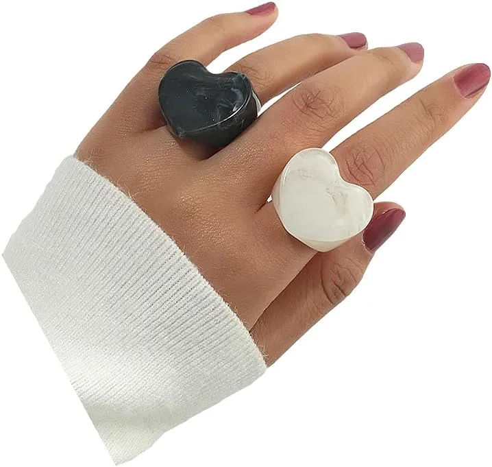 Acrylic Heart Shaped Chunky Rings Set Black White Heart Resin Pull Finger Rings Thick Ring Colorful Jewelry for Women Teen Girls Band Rings