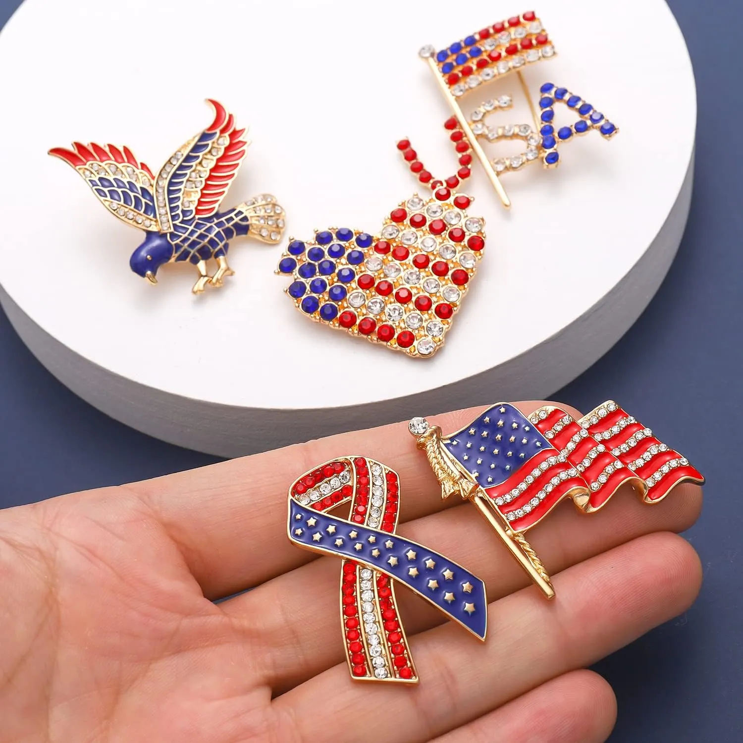 American Flag Brooches 4 th of July Patriotic Red White Blue Rhinestone USA Letter Cross Eagle Map Heart Ribbon Brooch Pin Bulk Vintage Fourth of July Celebrate Independence Day Lapel Pins for Women Men