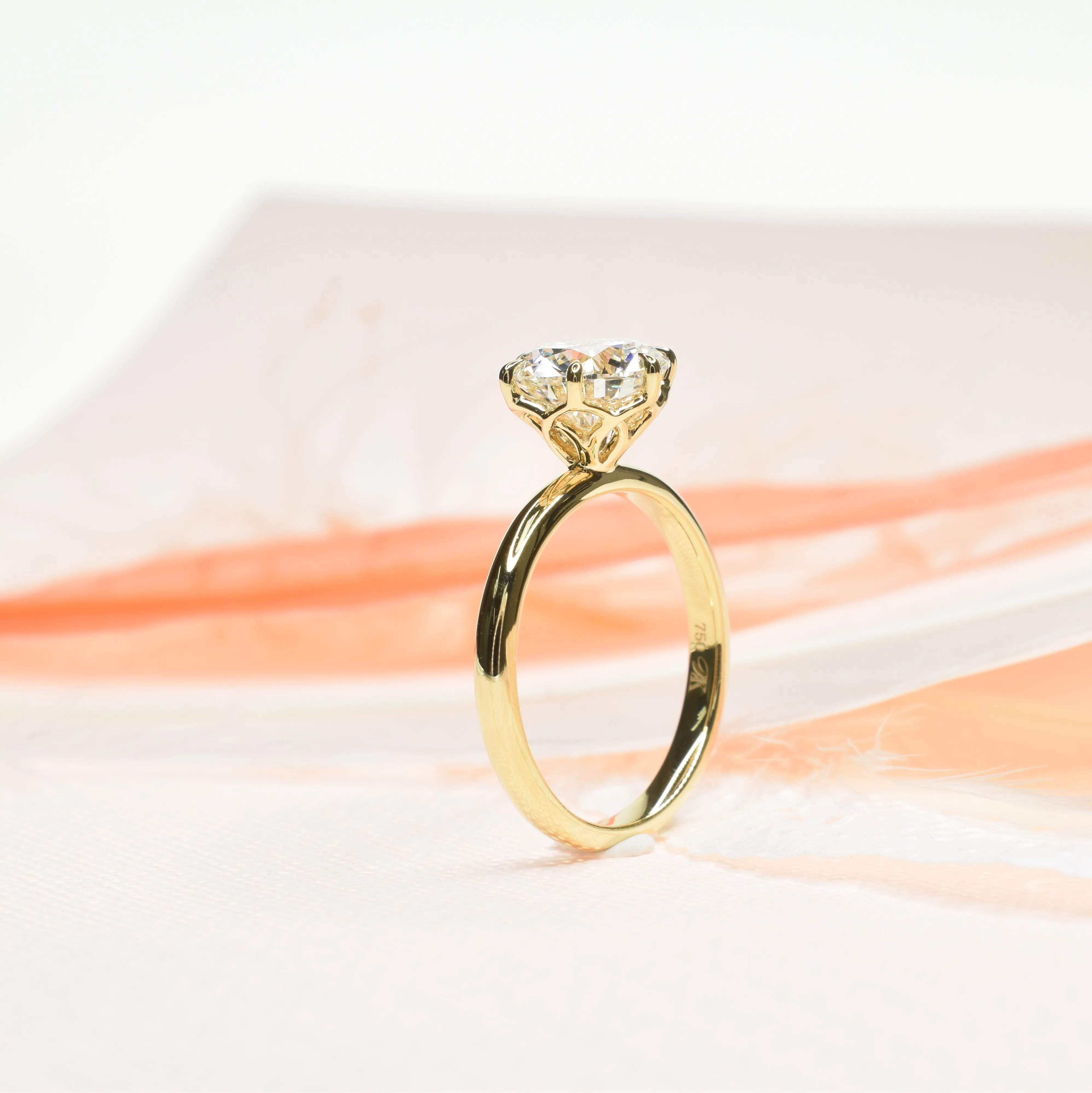 Classic Engagment Ring With Lotus Pattern