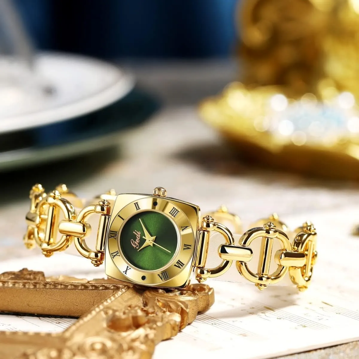 Gosasa Women's Luxury Fashion Watch Square Gold Quartz Watch Carved Roman Numerals Logo Watch Vintage Quartz Watch