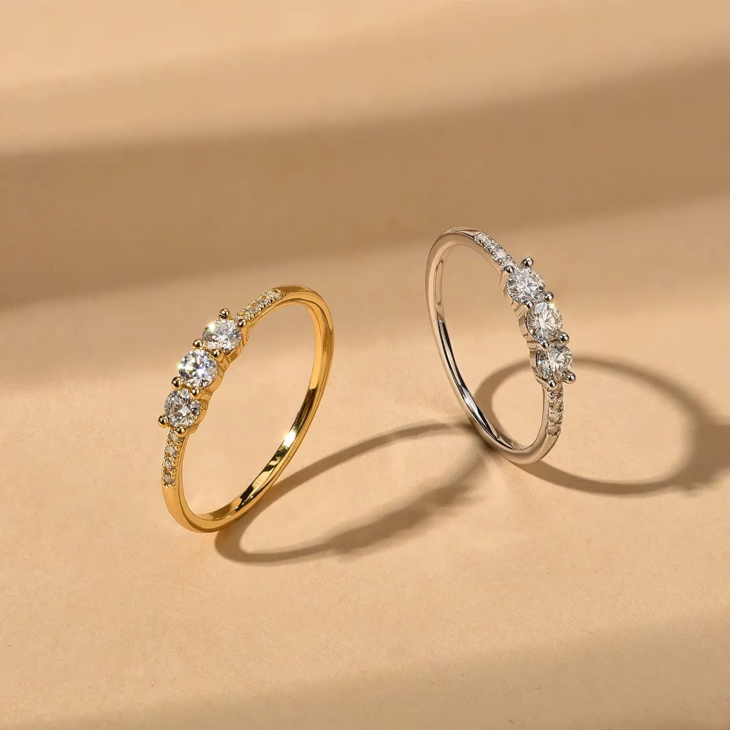 LAVALE Round Cut Moissanite Wedding Band for Women, Brilliant D Color VVS1 Clarity Classic Lab Created Diamond Solitaire Ring 18K White Yellow Rose Gold Vermeil 4 Claw Knife Edge Moissanite Rings