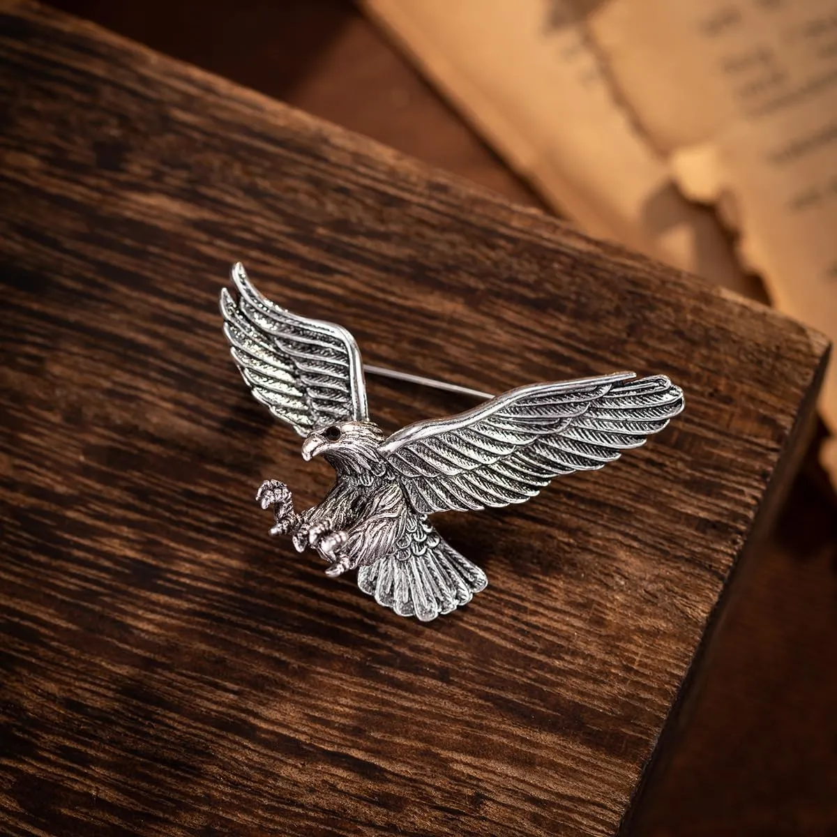 Retro Eagle Animal Brooch Pin for Women Men Hawk Wings Pin Badge Punk Buck Suit Tie Lapel Pin Patriotic Eagle Safety Pin Independence Day Eagle Brooches