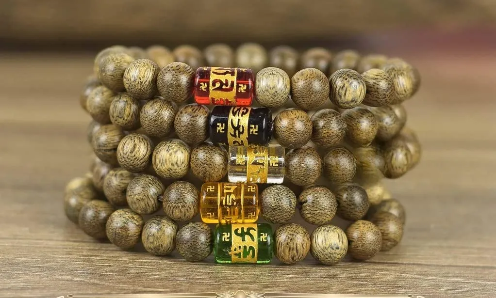 Round Agarwood Ring with Pearl Pillars OMANI, Original Wild Real Vietnamese Agarwood Aquilaria Bracelet Prayer Beads 10mm, Agarwood Necklace, Men Women Bracelet (Green Charm)