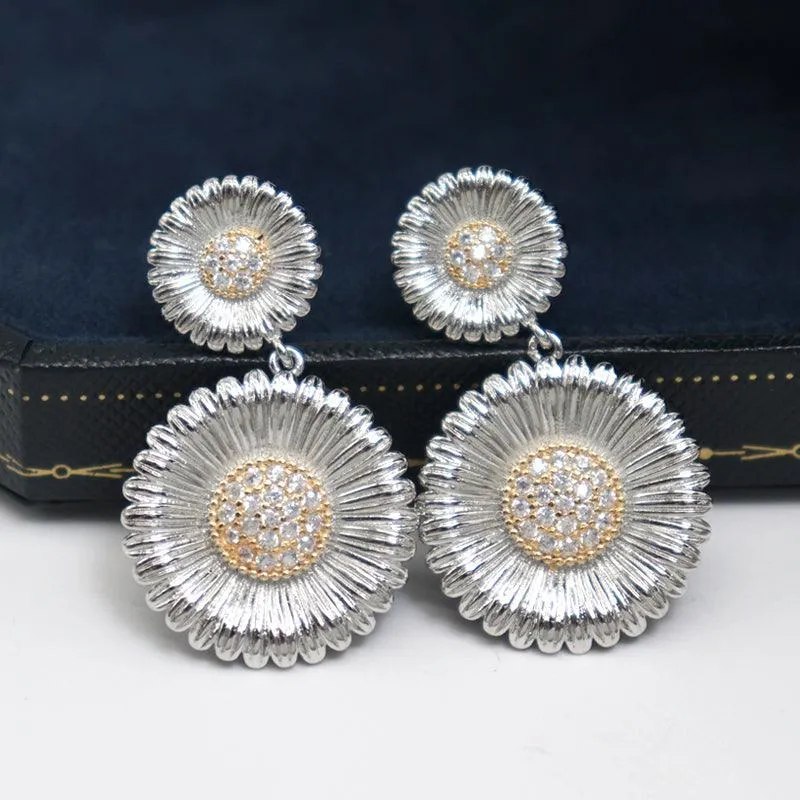 Small Daisy Earrings With Fine Two-color Drawing Process