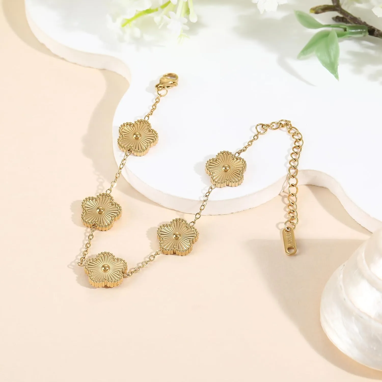 TICVSS Four Leaf Clover Bracelet for Women 18K Gold Plated Stainless Steel Lucky 4 Leaf Gold Link Bracelet Jewelry Gift for Women